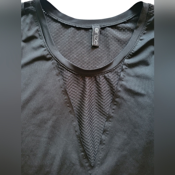 Onzie Black Tank Top with Bib Collar and Mesh Detail - Picture 4 of 4